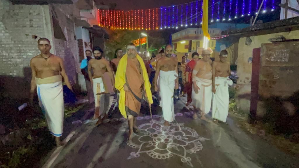 Kanchi seer undertakes Yatra