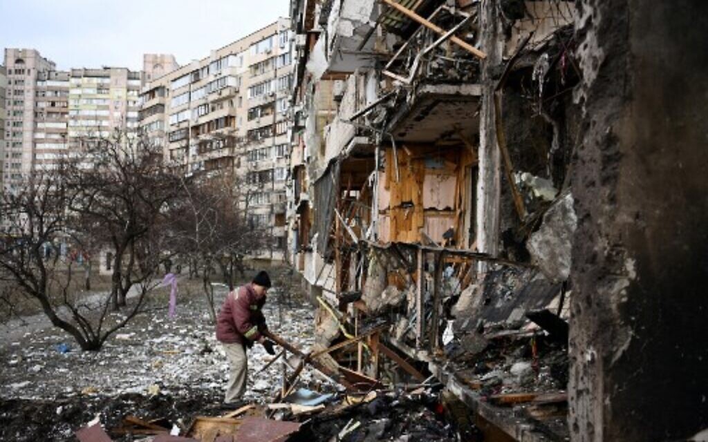 Russia resumes airstrikes on Kyiv after a gap