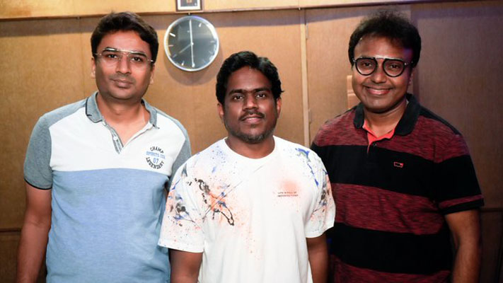 Yuvan sings a song for Arya’s Captain