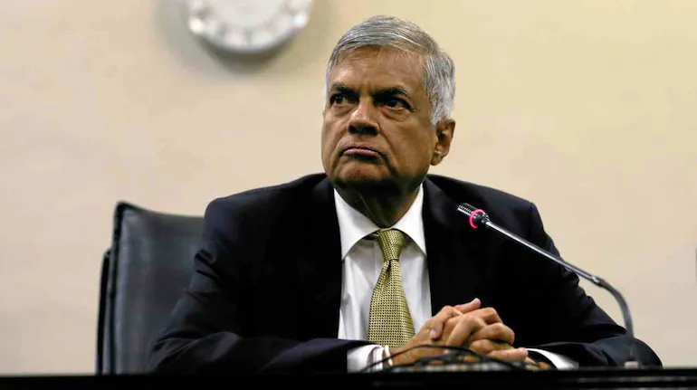 Ranil praises SL Army for defending Parliament