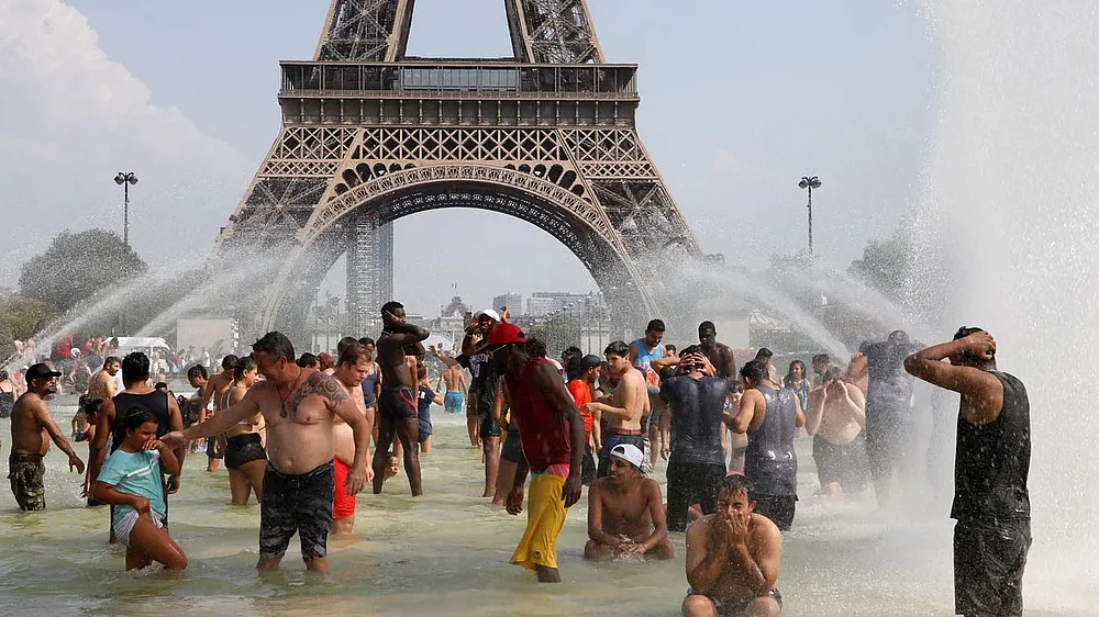 Heatwave in Paris exposes city’s lack of trees