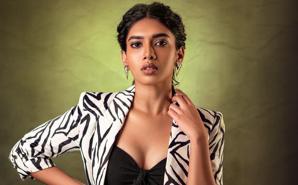 Dushara Vijayan happy to be part of Natchathiram Nagargiradhu