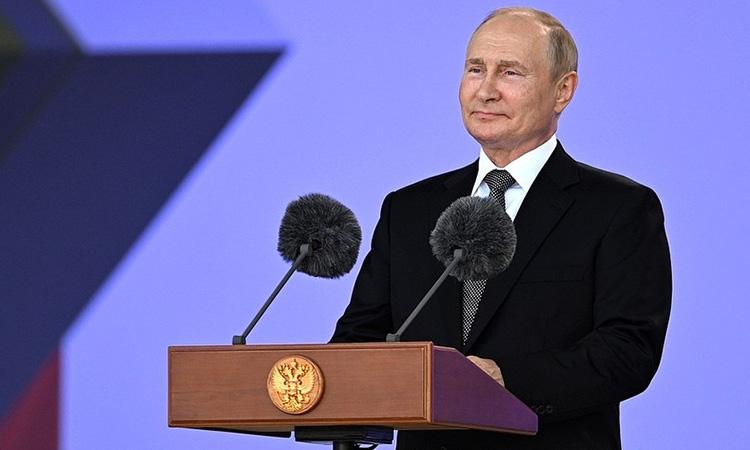Putin oversees retaliatory nuclear strike drills