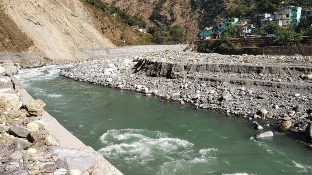 Stone pelting on India-Nepal border, traders block bridge in protest