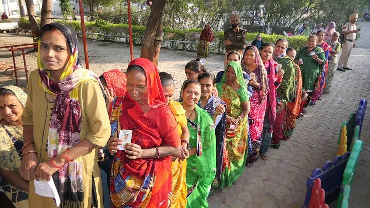 Guj Assembly elections: Brisk polling underway