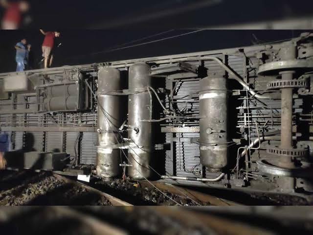 Chennai-bound Coromandel Express derails in Balasore, 50 feared dead