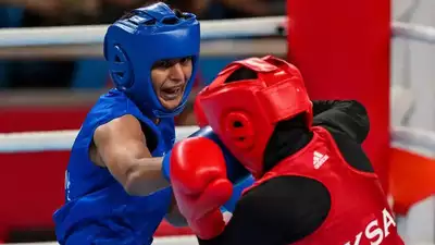 Jaismine Lamboria punches her way into quarters