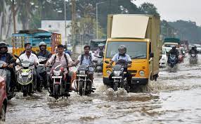 Heavy rain in Chennai causes traffic jams