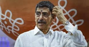 Governor Ravi honours Tiruvalluvar in saffron