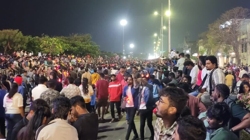Lakhs throng Marina, other beaches to usher in 2026 as New Year celebrated in TN