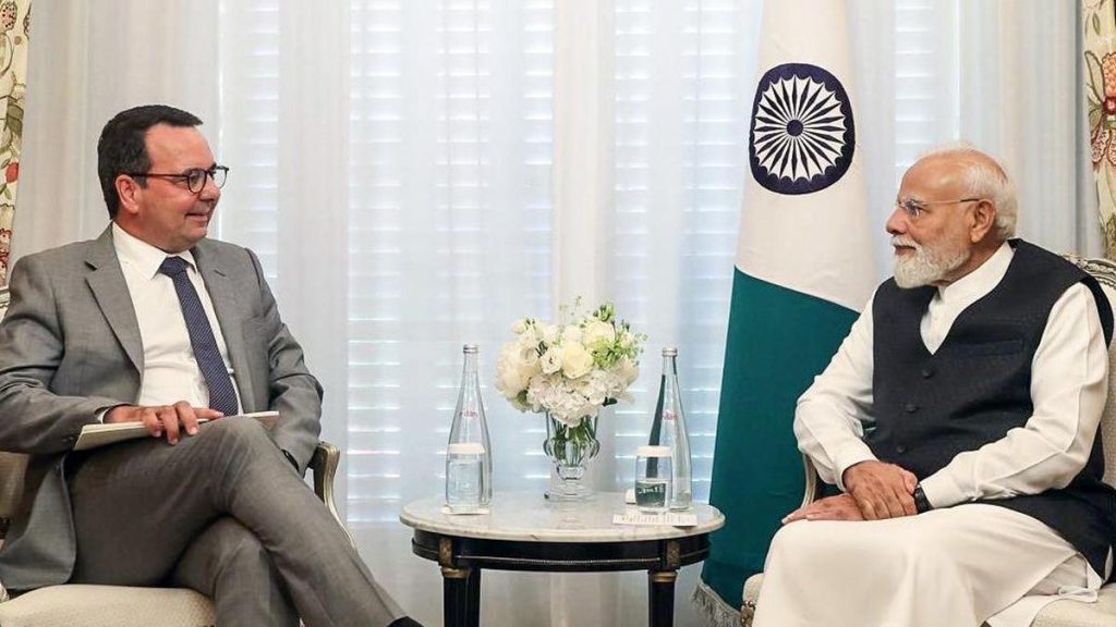 Modi meets top CEOs, highlights tremendous opportunities in India