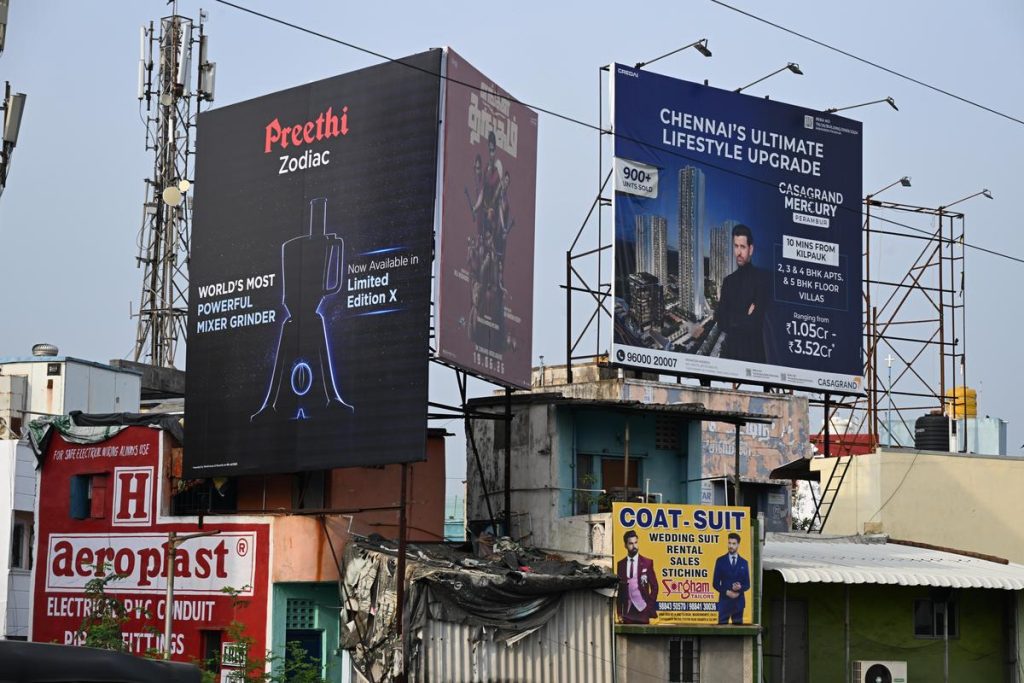 GCC cracks down on illegal hoardings