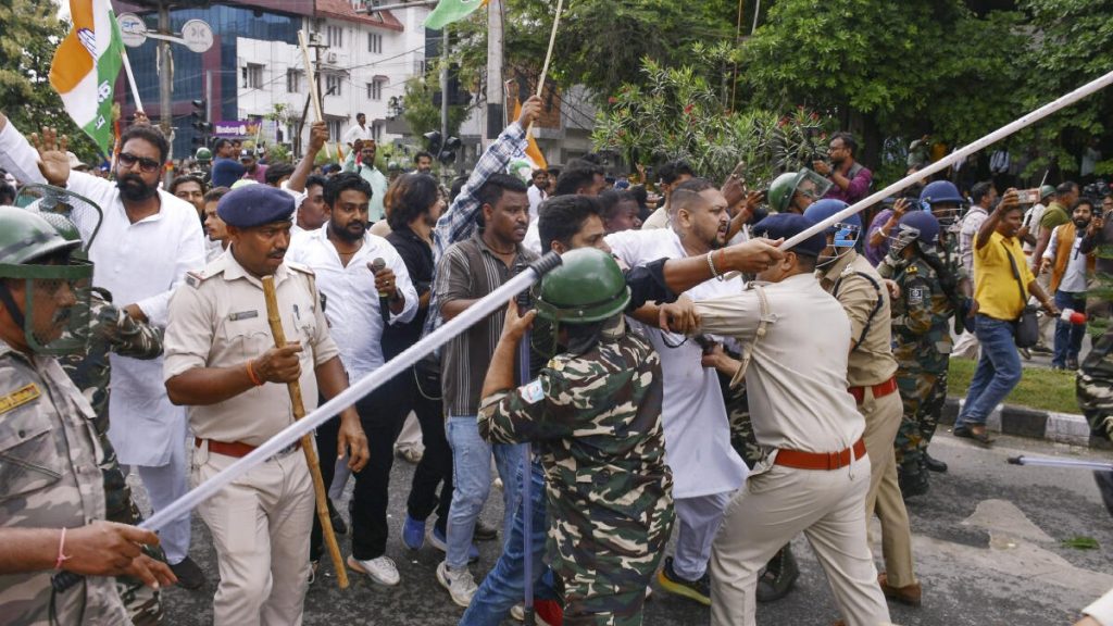 Cong, BJP supporters hurl stones, eggs at each other during protest