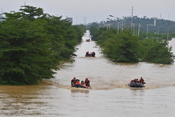 Heavy floods kills 39 in China