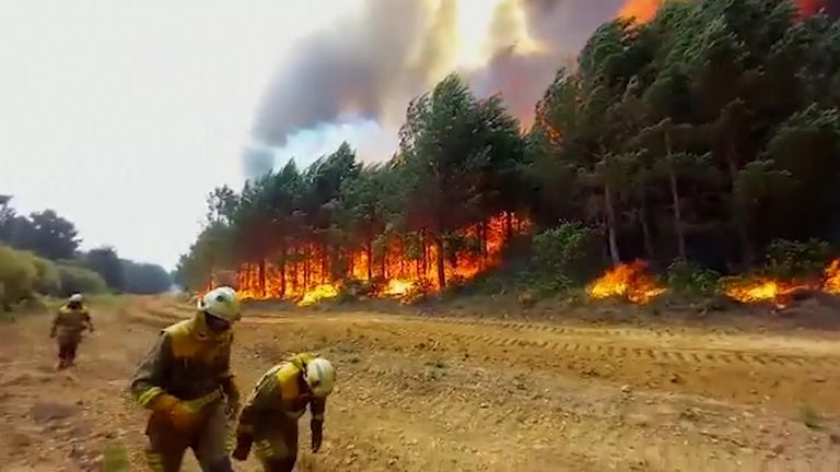 Hundreds of firefighters battle wildfire in Spain