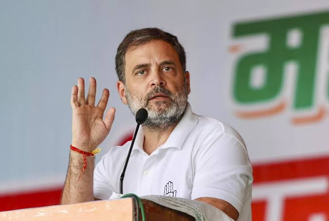 Warm Welcome for Rahul Gandhi in Chennai; Minor Scuffle at Airport Amid Fan Rush