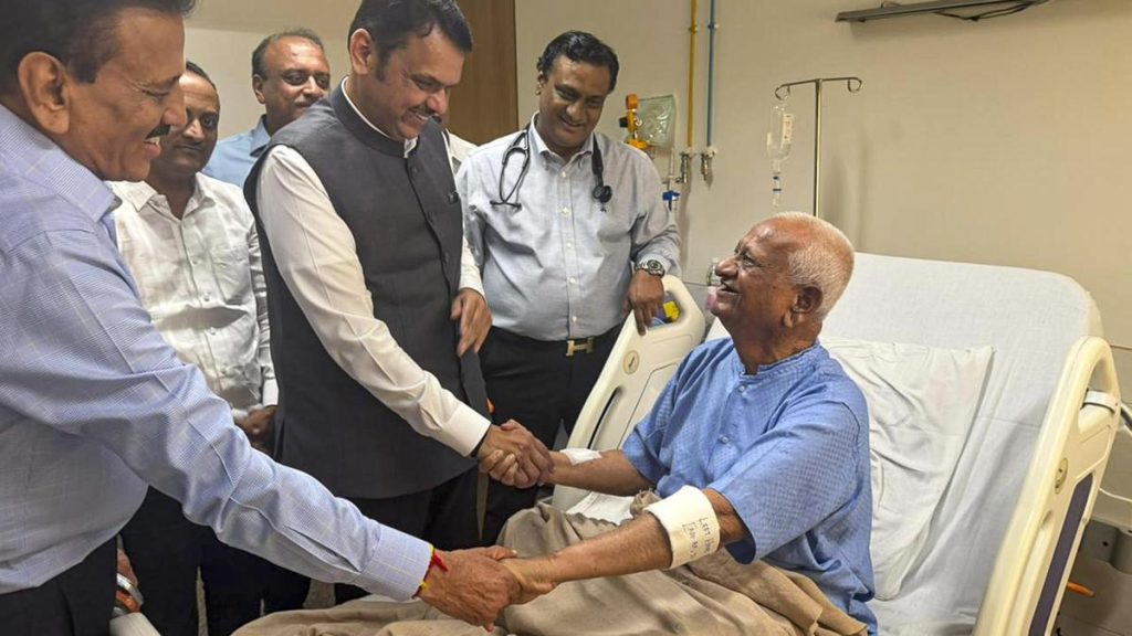 Anna Hazare Health Improves, To Stay Hospitalised