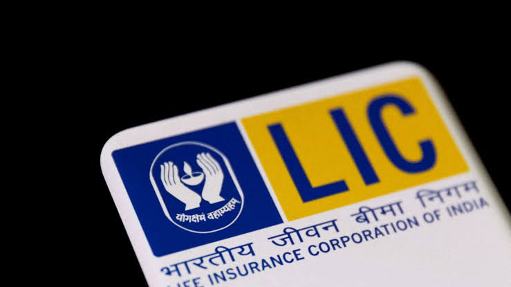 LIC lists at 8.11% discount at Rs 872 per share on NSE