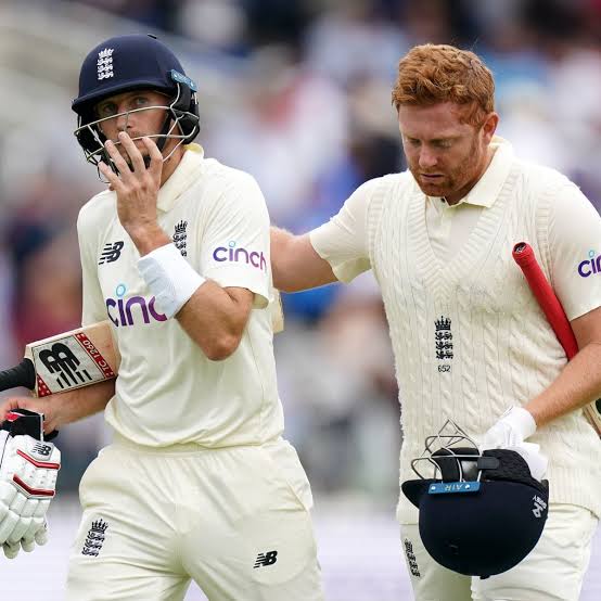 England inching towards victory