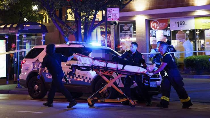 US: 6 dead, 30 wounded in shooting at Chicago