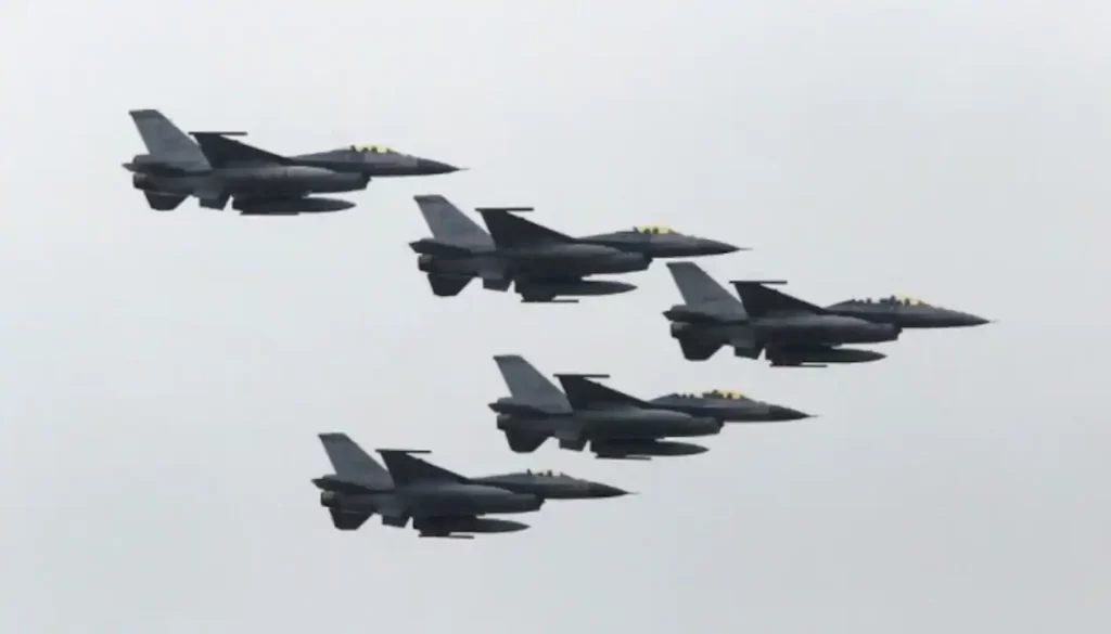 21 warplanes, 5 naval ships from China tracked around Taiwan