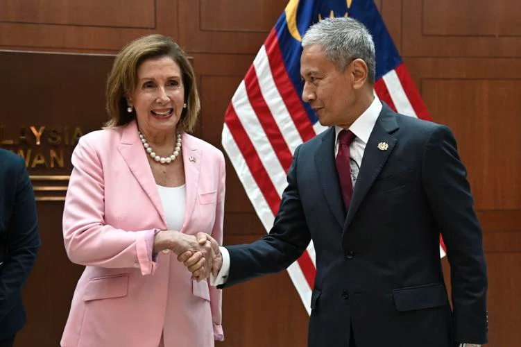 Pelosi arrives in Taiwan, defying Beijing