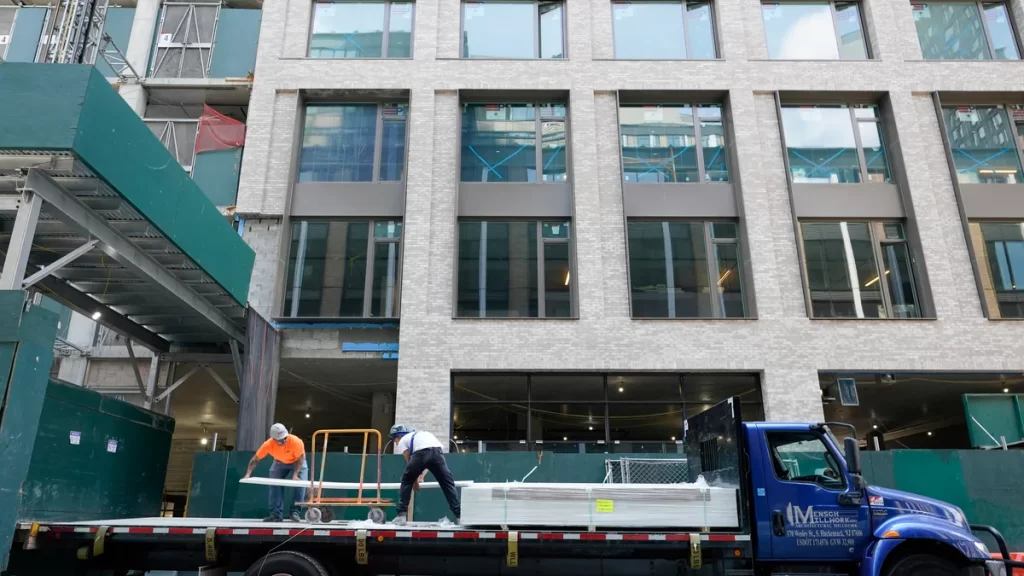 US employers add 528,000 jobs, unemployment falls to 3.5%