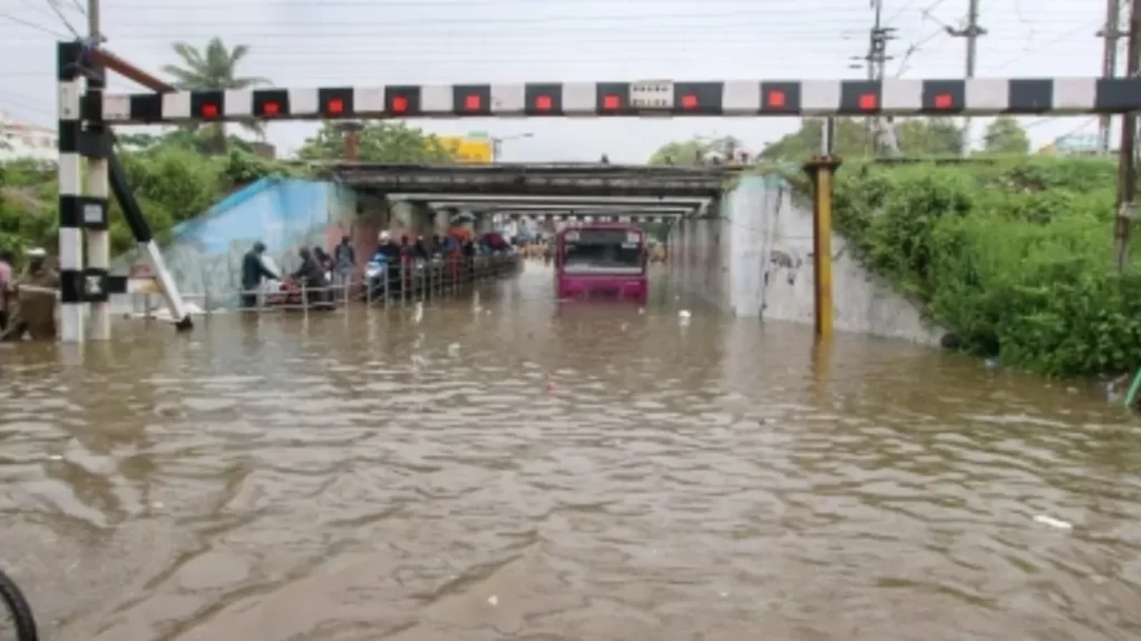 Heavy rains: TN govt directs dwellers at river banks to be cautious