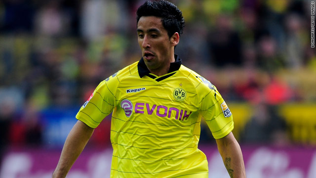 Ex-Paraguay striker Barrios returns to football at 38