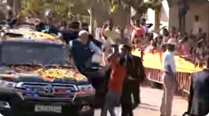 PM accepts garland offered by boy after breaking barricade at Hubbali