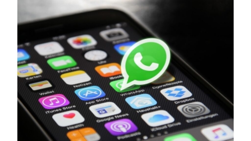 WhatsApp rolls out new shortcuts for group admins on iOS