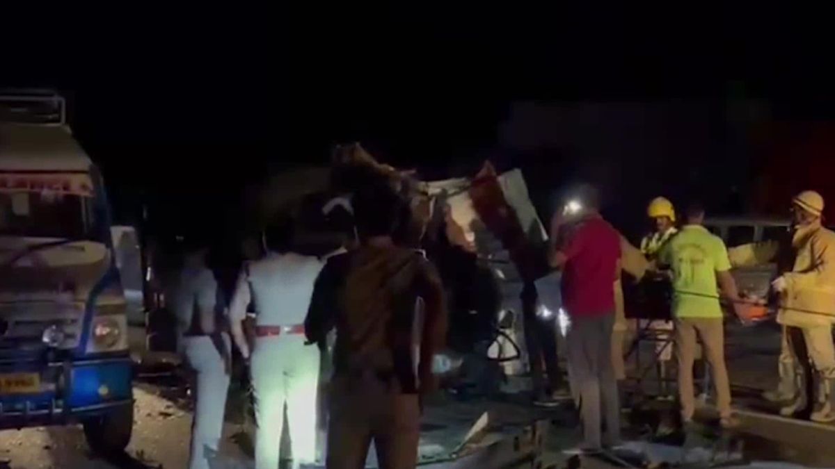 4 killed as car collides with truck in Madurai - News Today | First ...