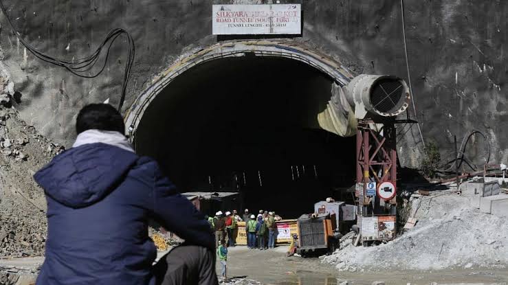 Tunnel collapse: Modi speaks to Dhami as rescue operations continue