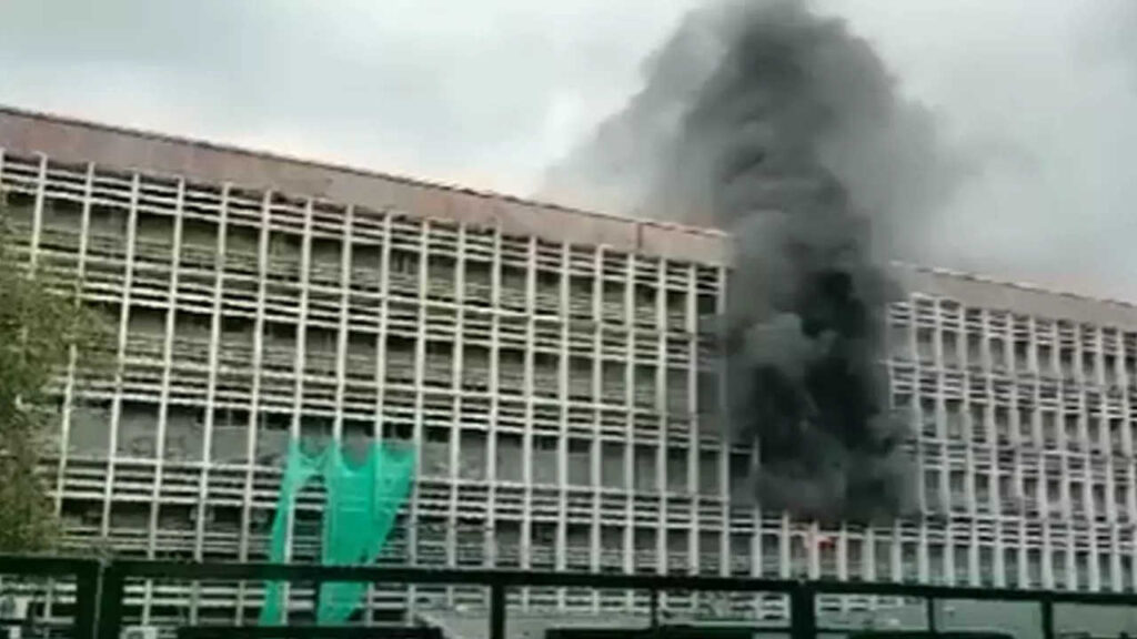 Fire breaks out in AIIMS, Delhi