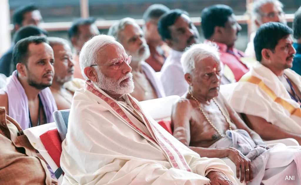 Modi visits Thriprayar temple in Kerala