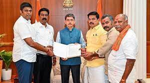 Governor seeking media attention, slams Law Minister