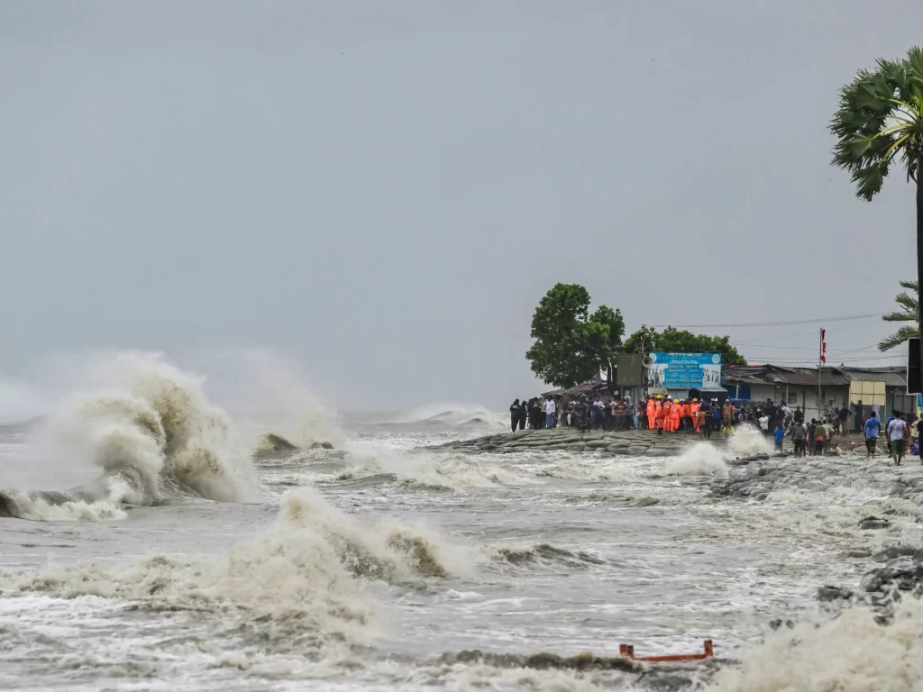 Cyclone Remal hits B’desh coast, 8 lakh people evacuated