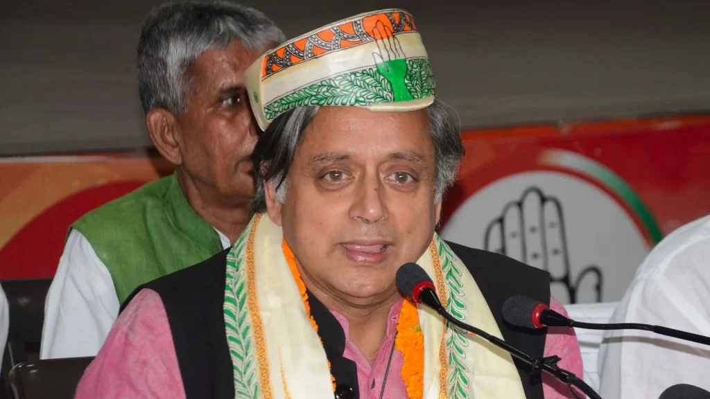 Tharoor’s aide caught With 500 gram gold