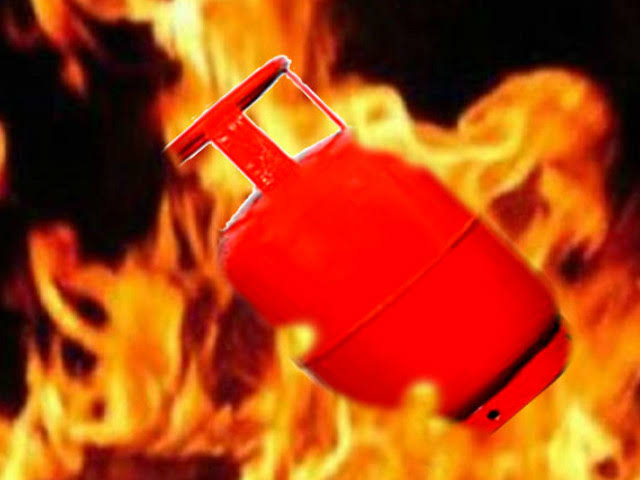 Gas cylinder explosion injures six, Guts two shops in Tirunelveli