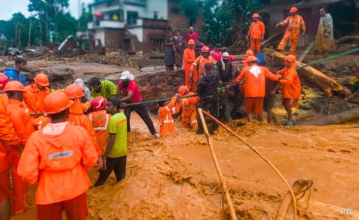 Huge landslides kill 45 in Wayanad, several still trapped
