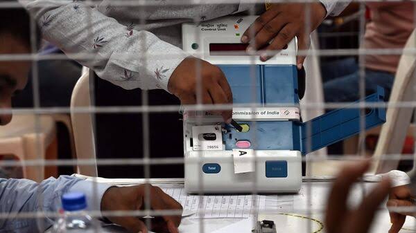 Early trends: NDA Crosses 145-Seat Majority Mark In Maharashtra