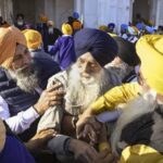 Golden temple: Man tries to shoot Sukhbir Badal 