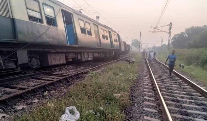 EMU train derails near Royapuram; no casualties reported