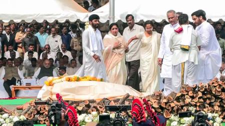 Ajith Pawar cremated with full state honours