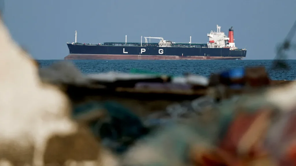 No permission required to sail through Strait of Hormuz, says govt official
