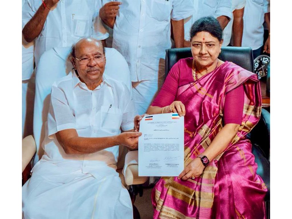 Ramadoss, Sasikala join hands to form new political alliance