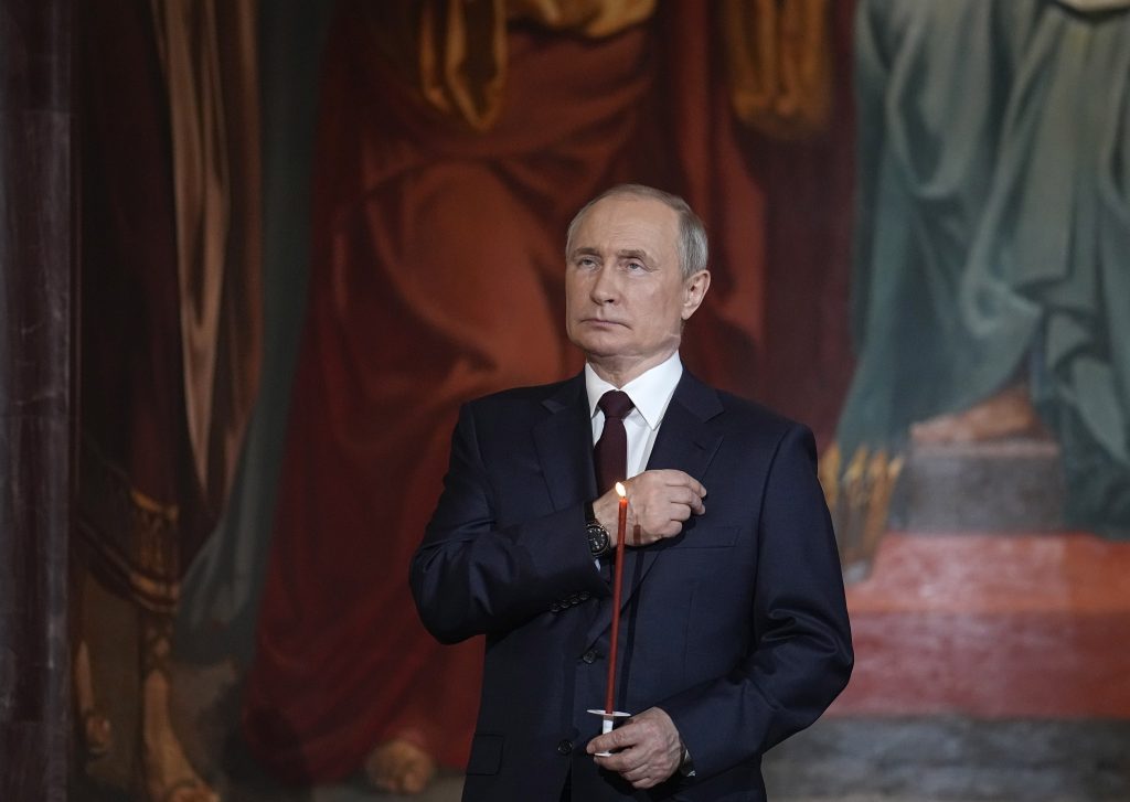 Russia accuses Ukraine of violating Easter truce