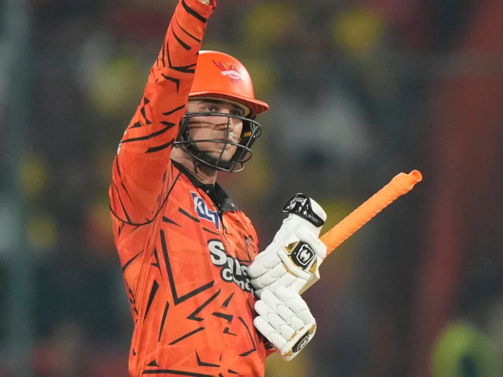 Hyderabad crushes Delhi