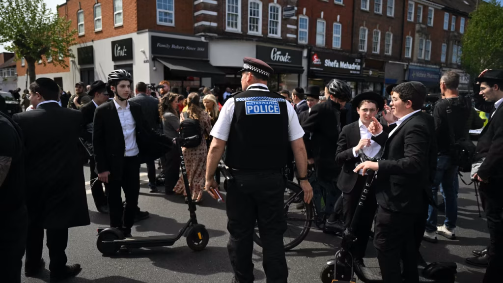 UK PM condemns stabbing of 2 Jewish men near synagogue