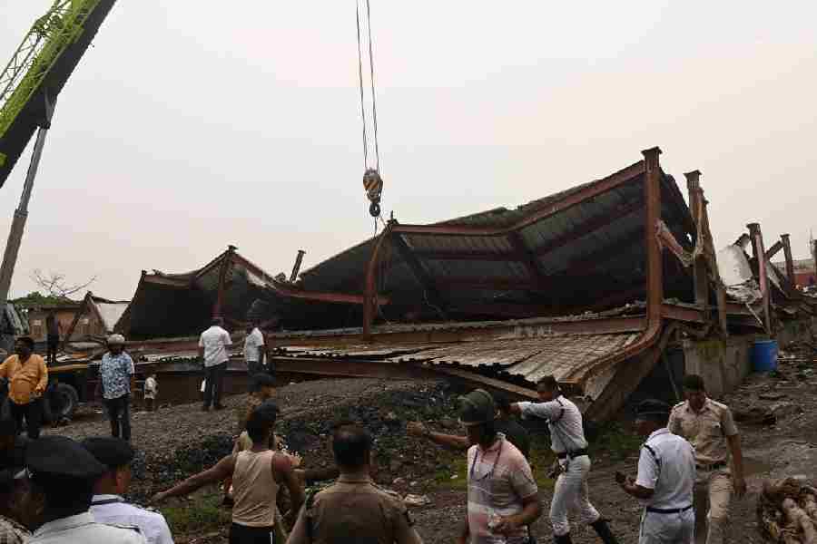 Nine dead, 20 injured in Kolkata warehouse collapse